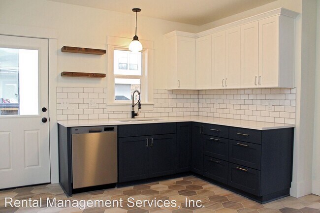 Building Photo - 4 br, 1.5 bath House - 36 NE Beech St # A