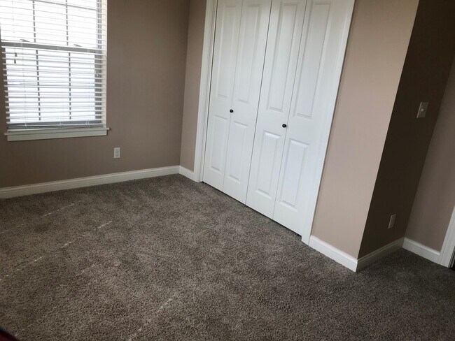 Building Photo - 2725 Northridge Pkwy