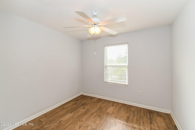 Building Photo - 556 Eiseman Wy