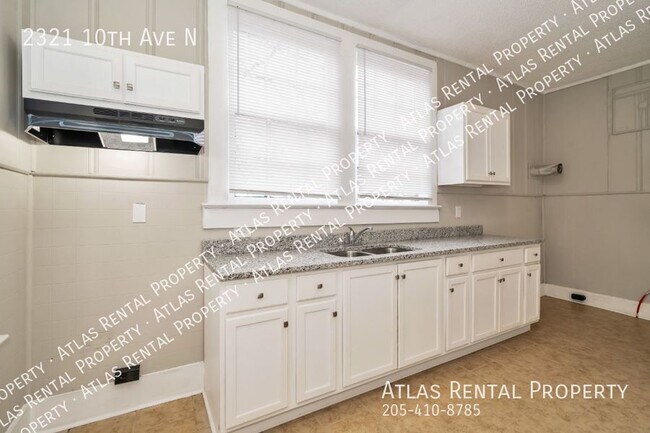 Building Photo - 2321 10th Ave N