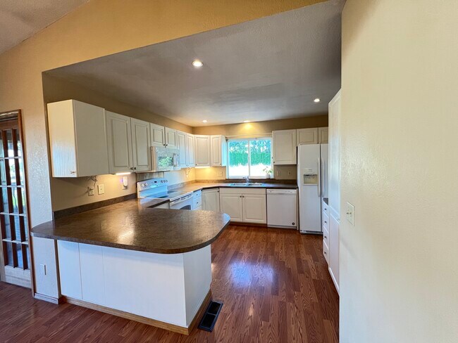 Building Photo - 2705 S 79th Ave