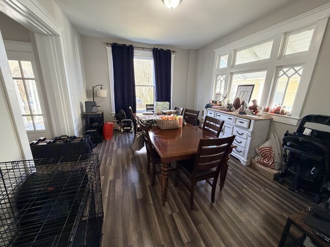 Building Photo - 124 Linden Ave