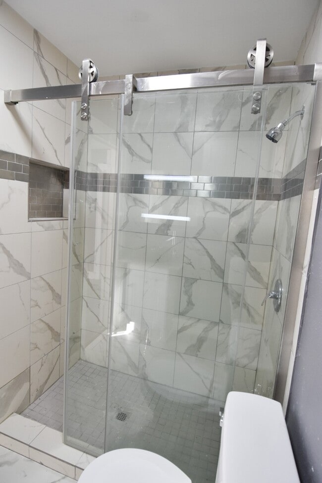 Building Photo - 807 7th St