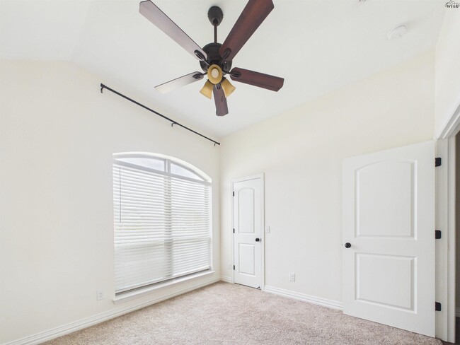 Building Photo - 4806 Falcon Crest Blvd