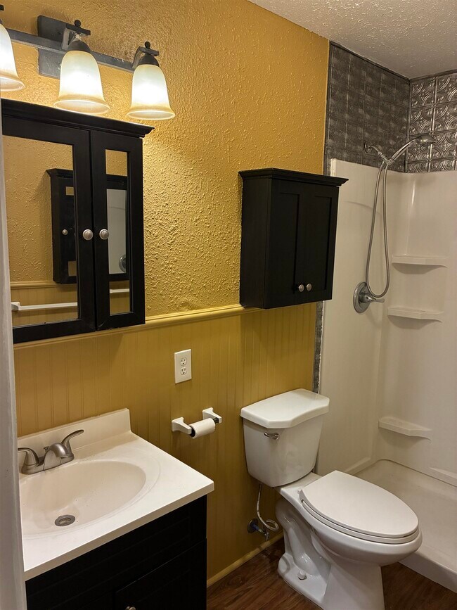 Building Photo - 1112 Northwood Dr