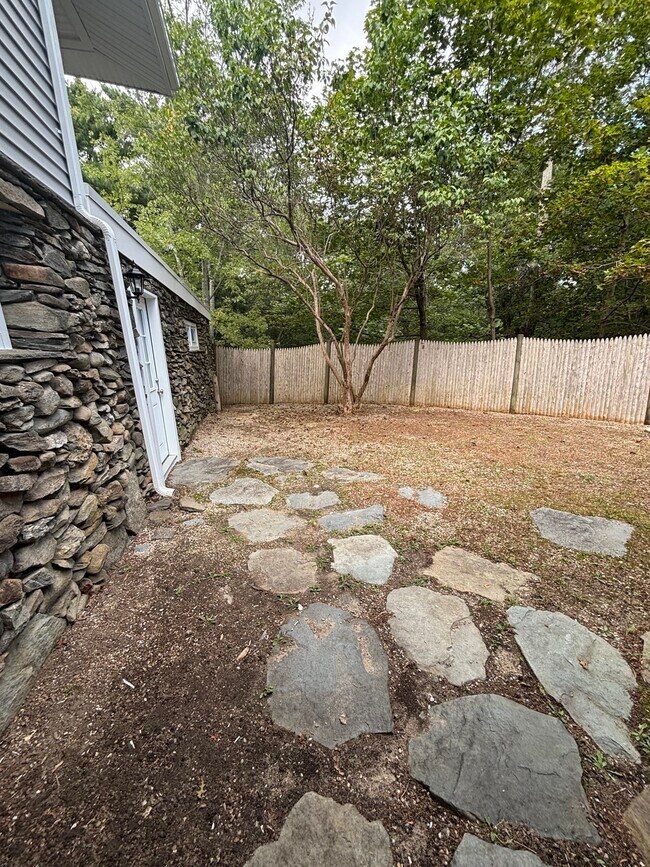 Building Photo - 191 Samoset St