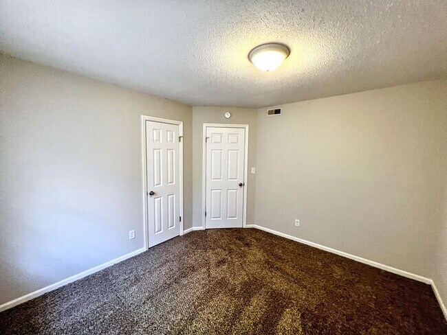 Building Photo - 5935 Shane Cir