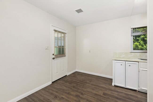 Building Photo - One level single family home in Clairemont...