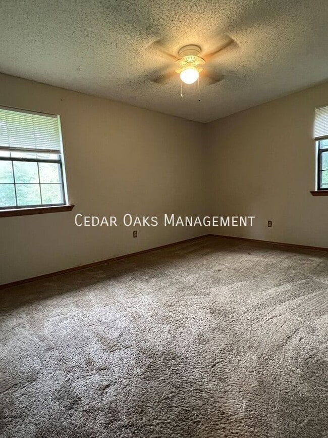 Building Photo - 300 S Ozark St