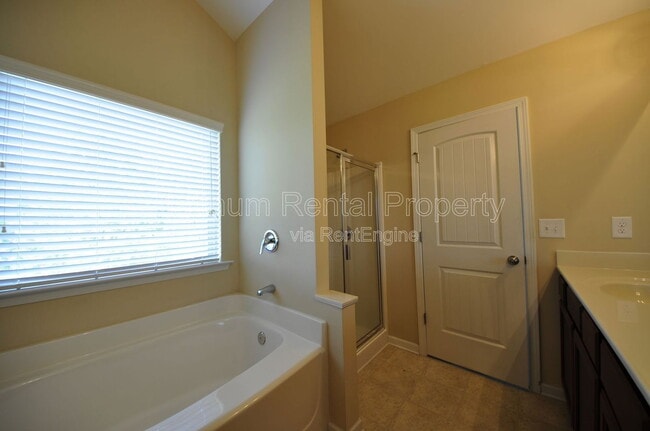 Building Photo - 1464 Wilford Dr NE