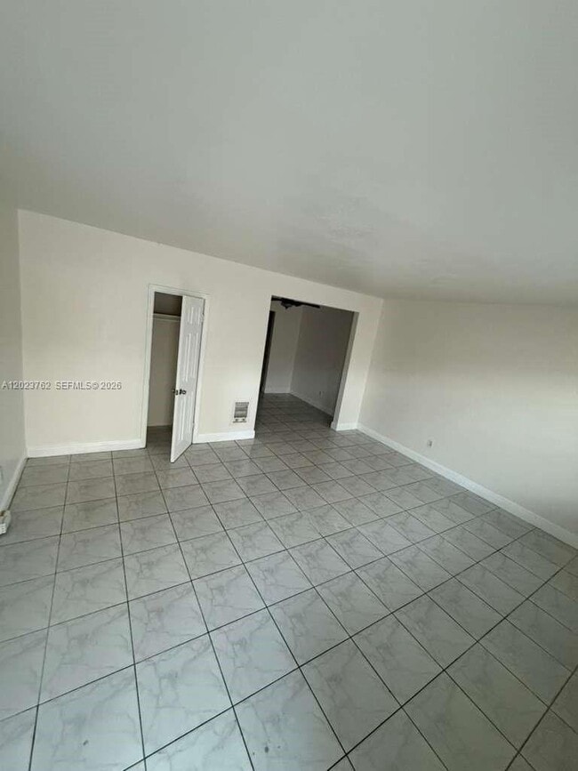Building Photo - 725 83rd St