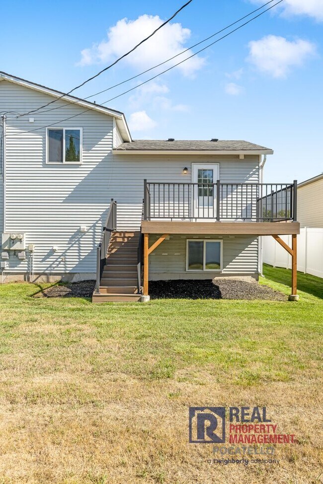 Building Photo - 1215 Cottage Ave