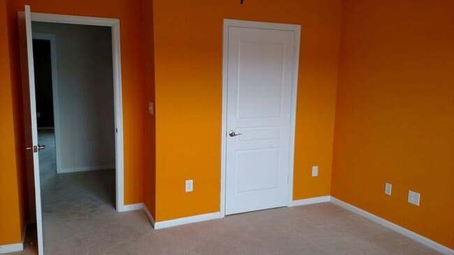 Building Photo - 3 BED / 2.5 BATH CONDO
