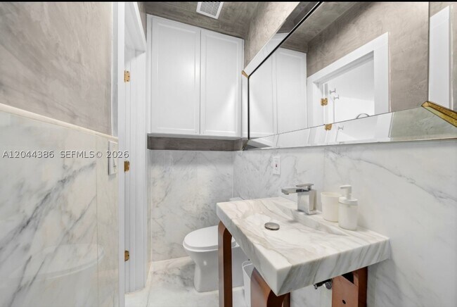 Building Photo - 739 2nd St