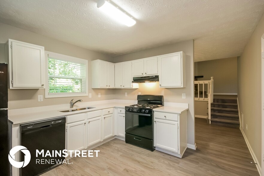 Building Photo - 733 Emerald Forest Cir SW