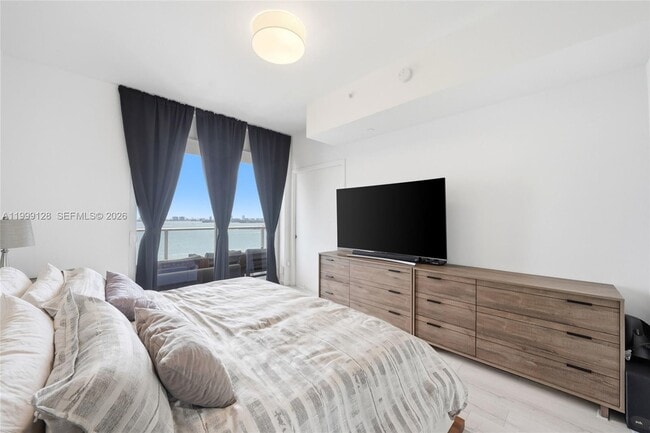 Building Photo - 601 NE 27th St