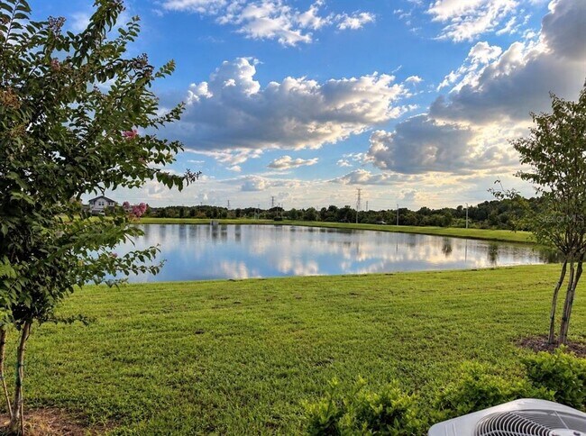 Building Photo - 8212 Crescent Oaks Dr