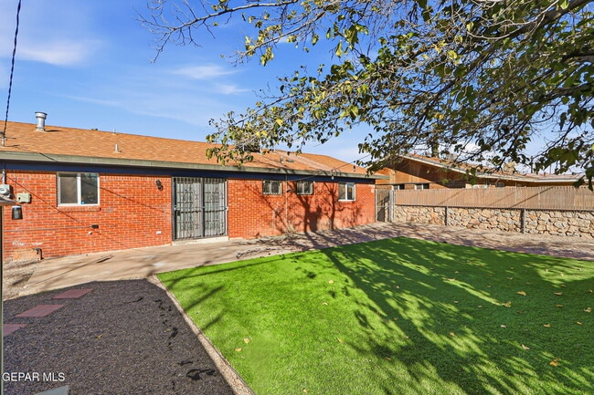 Building Photo - 5934 Flounder Dr