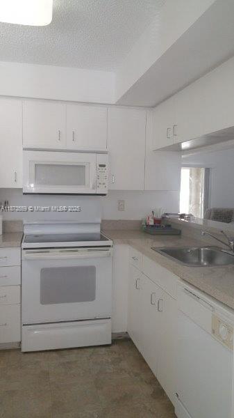 Building Photo - 3204 Glenmoor Dr
