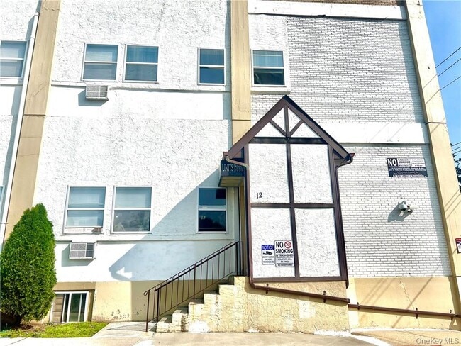 Building Photo - 39 Church St