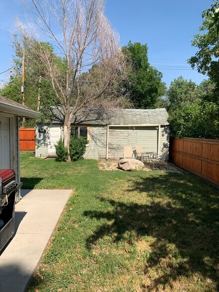 Cute Backyard with Flagstone Patio! - 231 S Water St