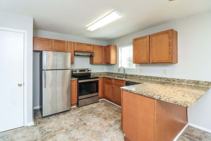 Building Photo - 4034 Sharon Woods Dr