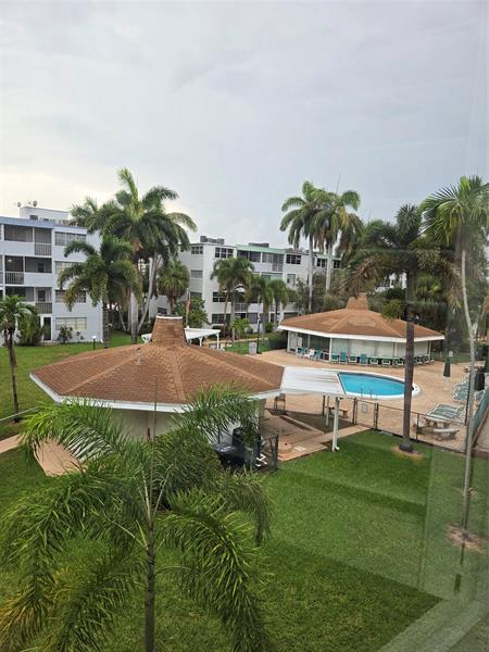 Building Photo - 1333 E Hallandale Beach Blvd