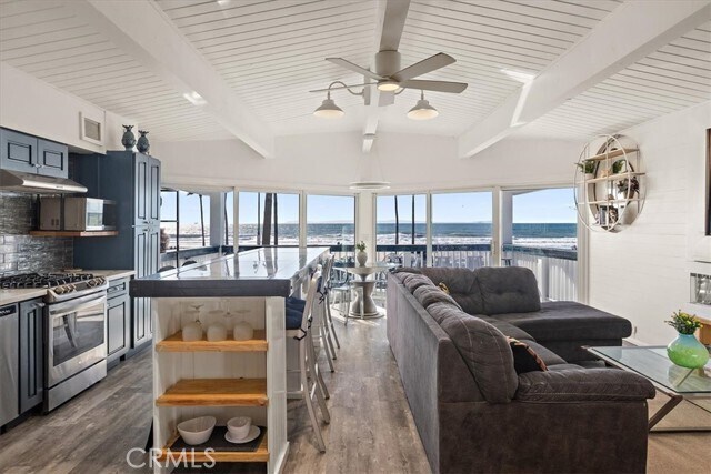 Building Photo - 2214 W Oceanfront
