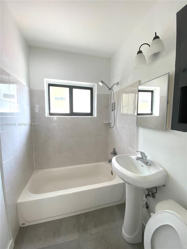 Building Photo - 165 NE 56th St