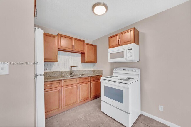 Building Photo - 2610 Riverland Dr