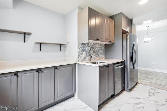 Building Photo - 5909 Quantrell Ave