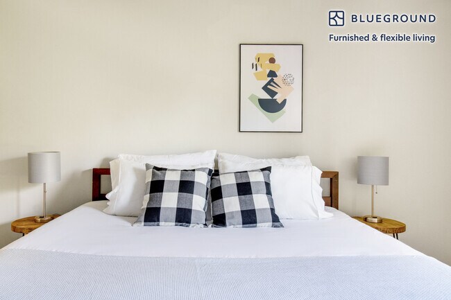 Building Photo - 1824 Oak Creek Dr