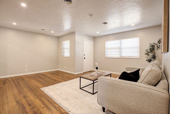 Building Photo - 1332 Kansas St