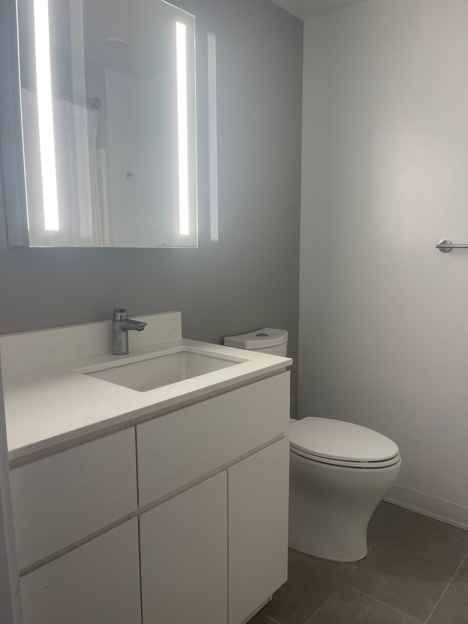 Building Photo - 987 Queen St