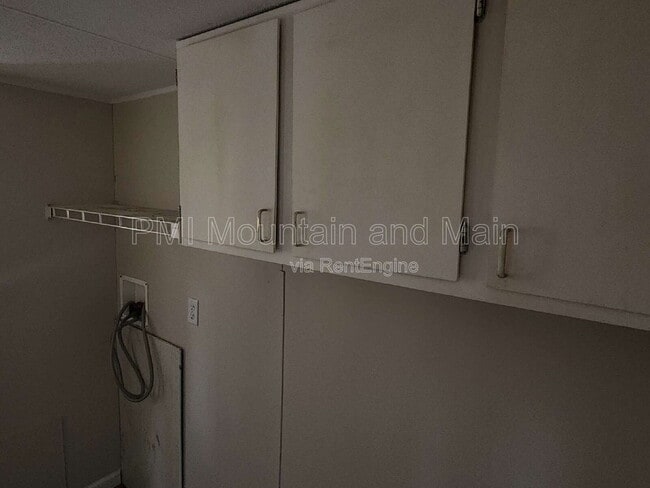 Building Photo - 16 Sarah Hill