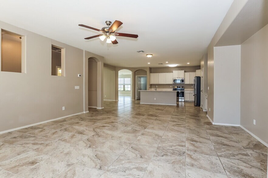 Building Photo - 4505 W Pleasant Ln