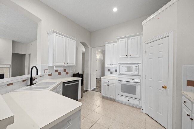 Building Photo - 23818 Indian Hills Way
