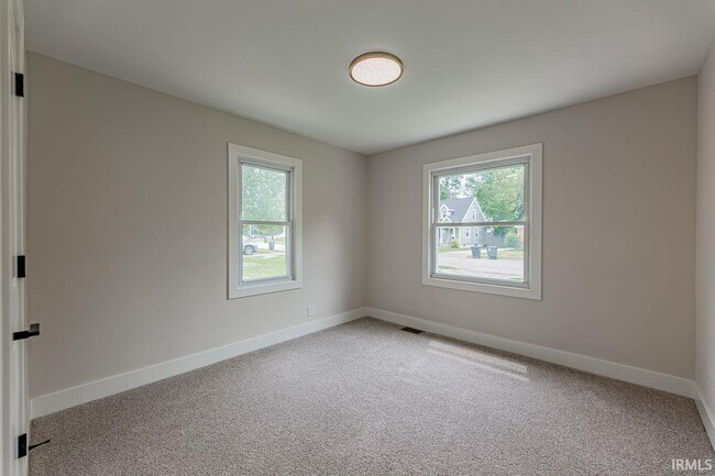 Building Photo - 1628 E Blackford Ave