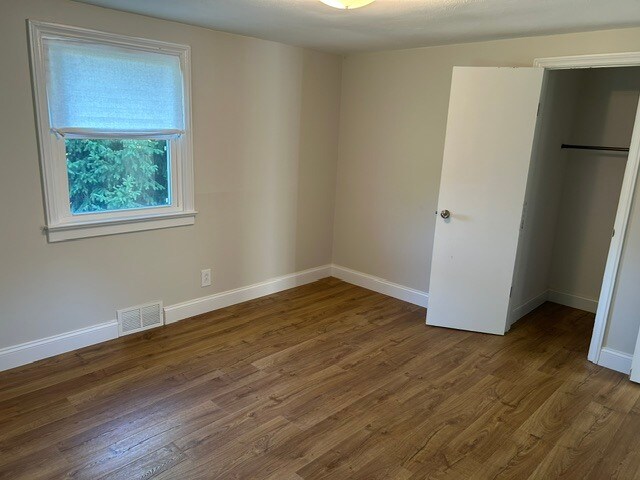 Building Photo - 6130 S Bay Rd