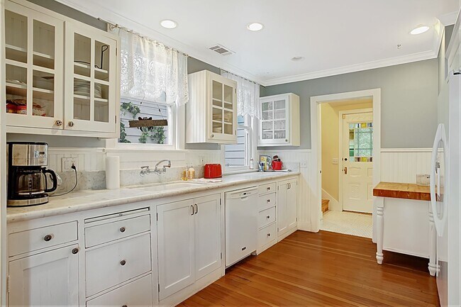 Building Photo - Picturesque Santa Barbara Country Cottage ...