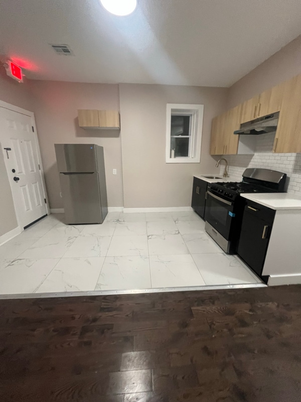 Building Photo - 190 N Park St