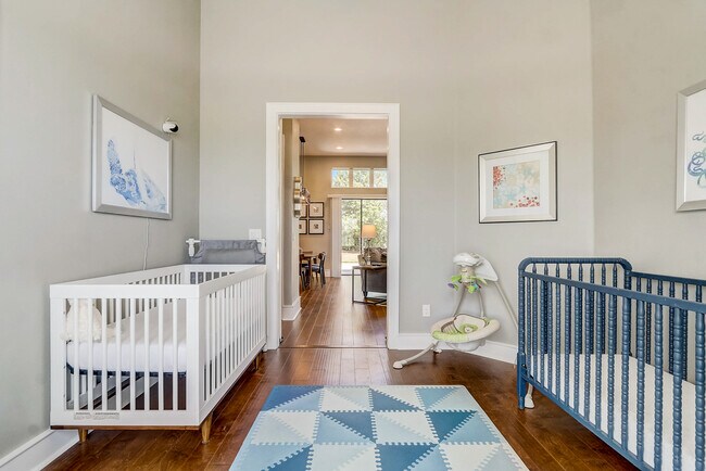 Building Photo - 10613 White Oak Dr