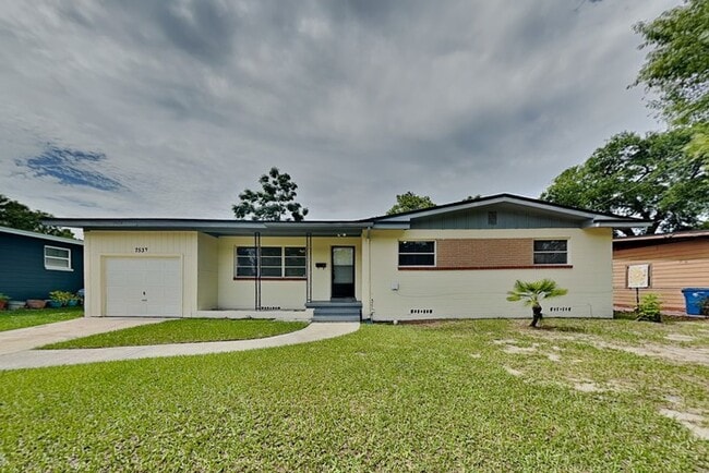 Building Photo - 7537 Dalehurst Dr S
