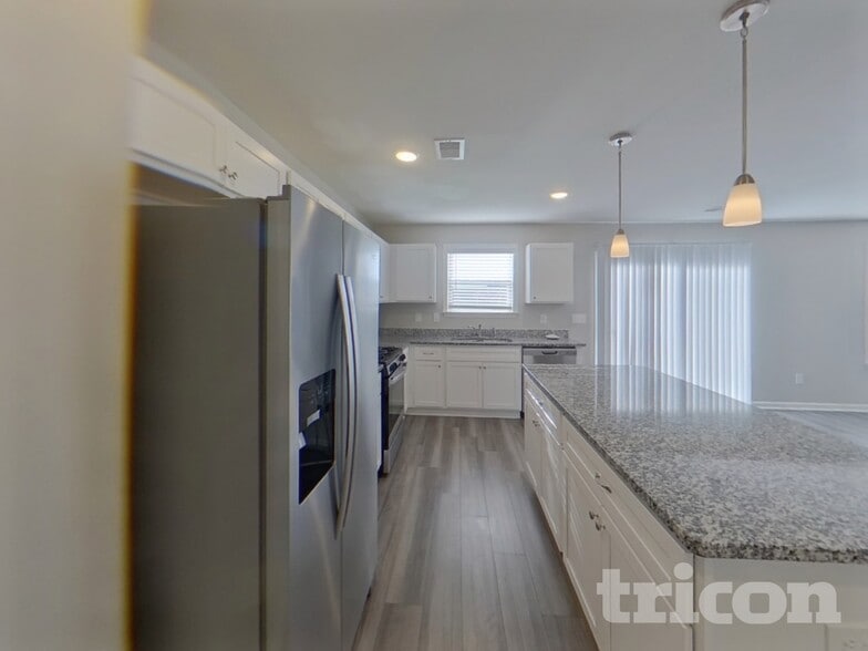 Building Photo - 33 Chalet Ct