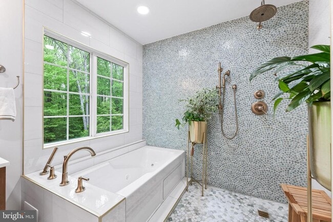 Building Photo - 7362 Clifton Rd