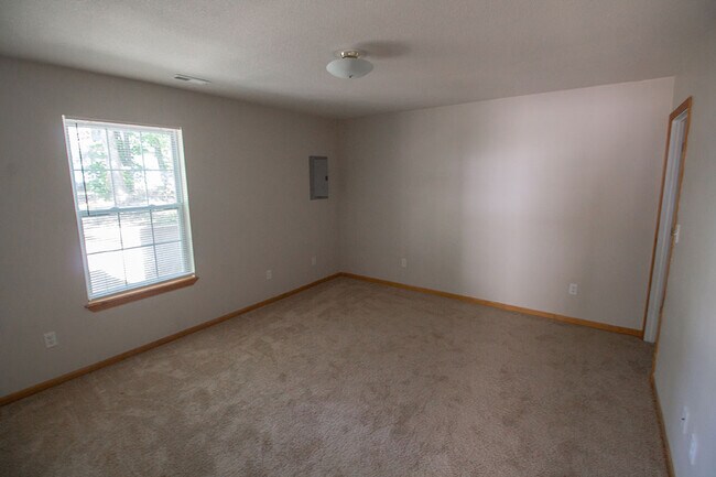 Building Photo - 1321 Godas Cir