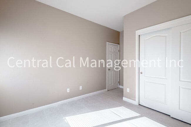 Building Photo - 4 Bedroom, 3 Bath Home in the Desired Southwest - $2595 per month!