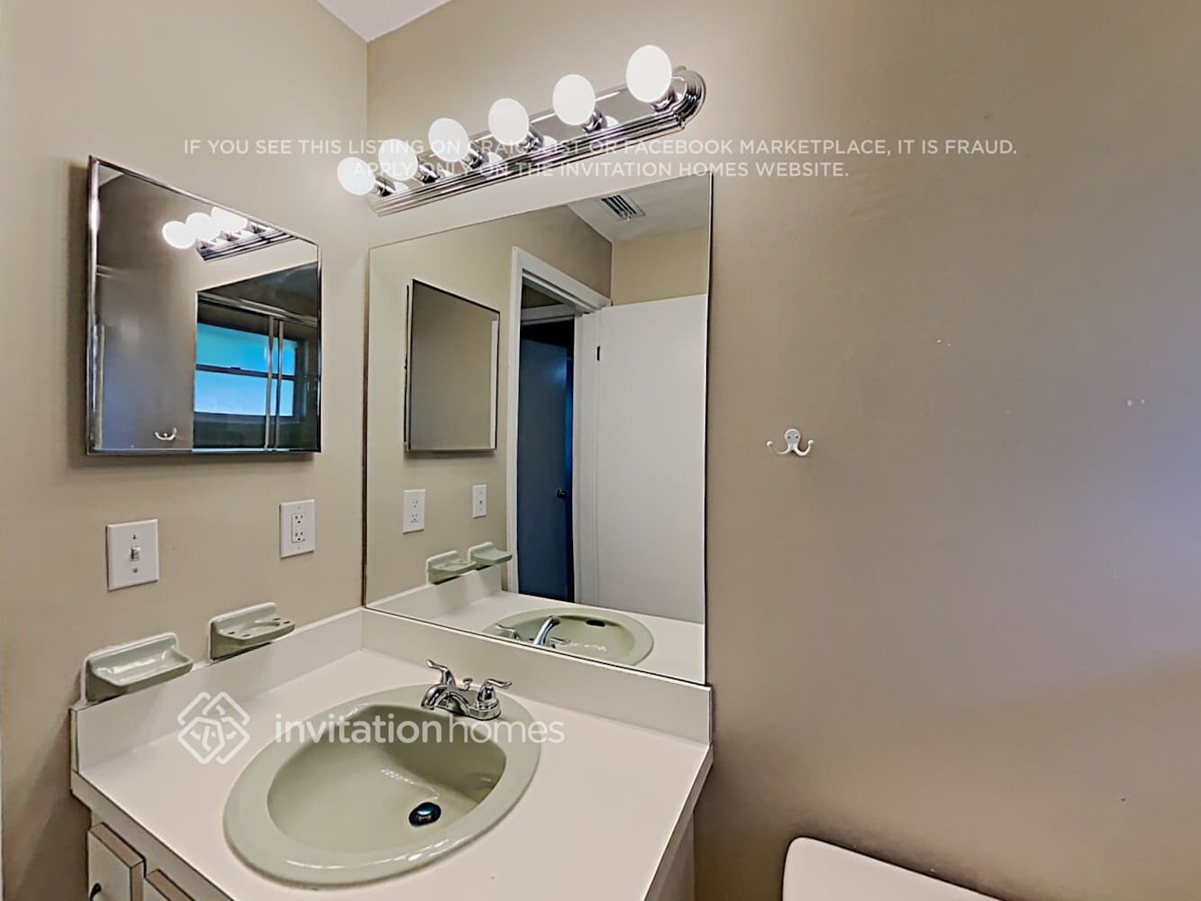 Building Photo - 1316 Wandering Oaks Dr