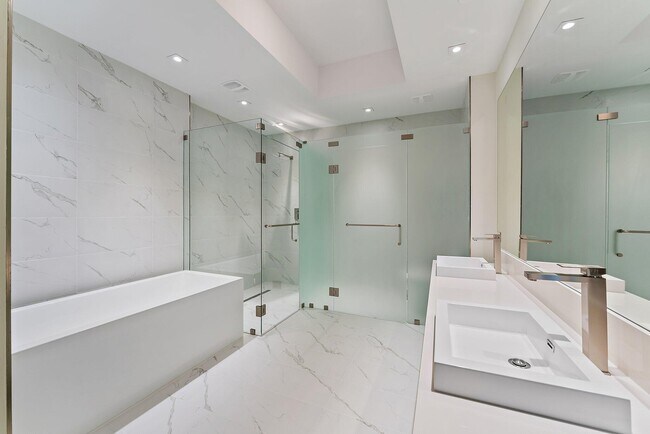 Building Photo - 3100 N Ocean Dr