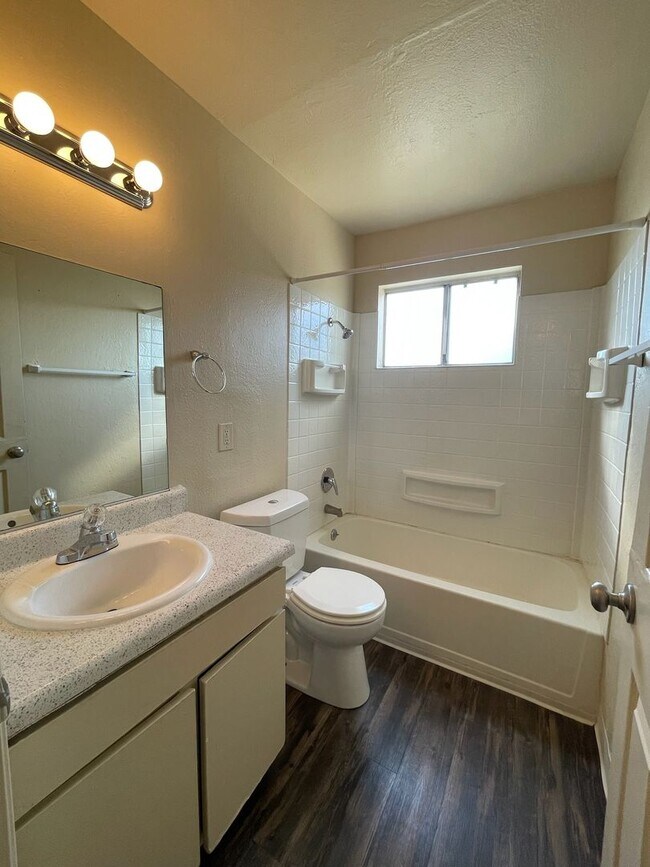 Building Photo - Downstairs 1-Bedroom Apartment, Private Patio, New Carpet & On-Site Laundry